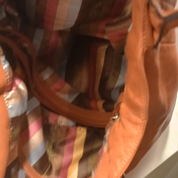 Woman's tignanello brand purse used twice - Picture 10 of 10